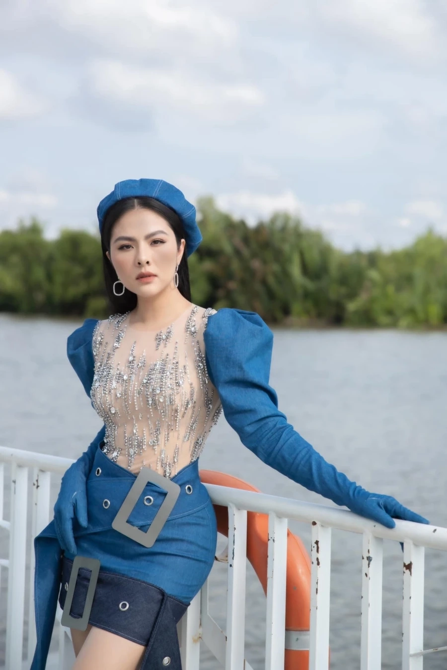 Hình ảnh diễn viên Vân Trang luôn đầy cuốn hút với vẻ đẹp tự nhiên và tài năng nổi bật.
