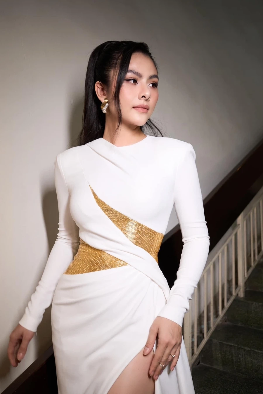Ảnh Vân Trang thể hiện sự tươi mới và nét duyên dáng trong từng khoảnh khắc đời thường.