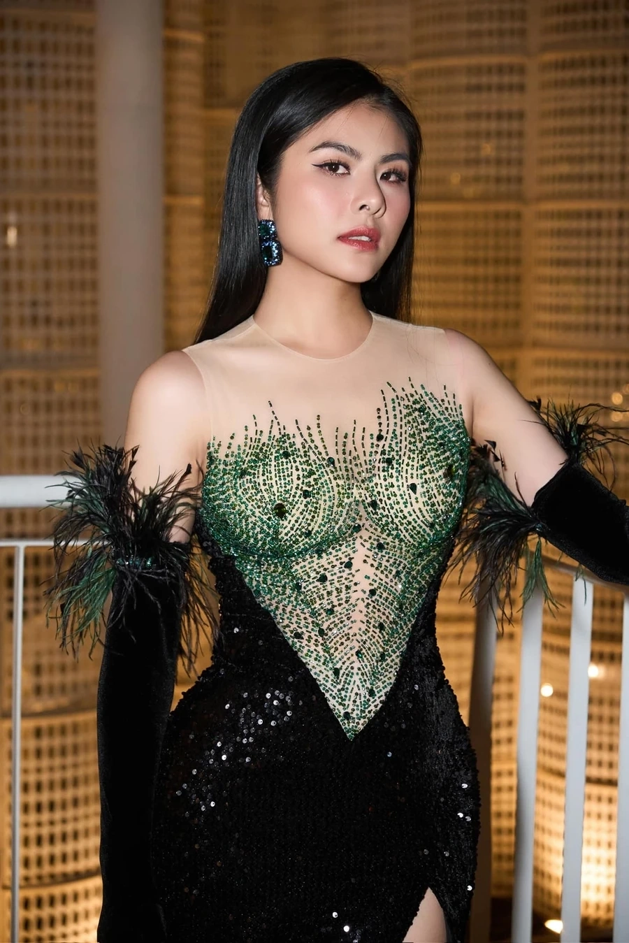 Vân Trang Thương Ngày Nắng Về thời trang mang đến phong cách thanh lịch và đầy chất riêng.
