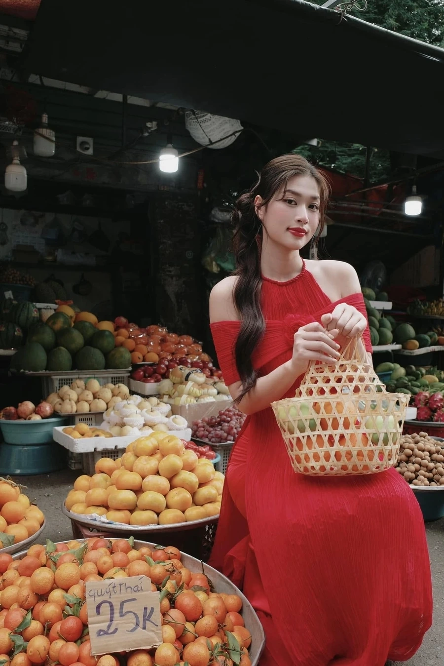 Người mẫu Thiên Ân nổi bật với vẻ đẹp tự nhiên và những bước đi chuyên nghiệp trên sàn catwalk.