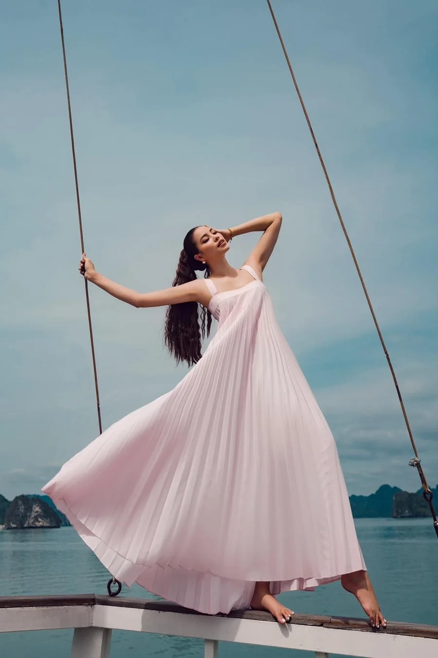 Phạm Hương phẫu thuật thẩm mỹ đã giúp cô thêm phần hoàn thiện vẻ đẹp của mình.