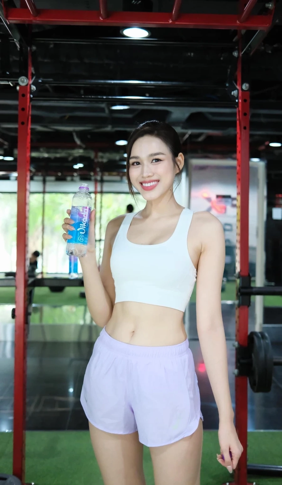 Đỗ Thị Hà đi thi Miss World mang đến sự tự tin và xinh đẹp rạng ngời.