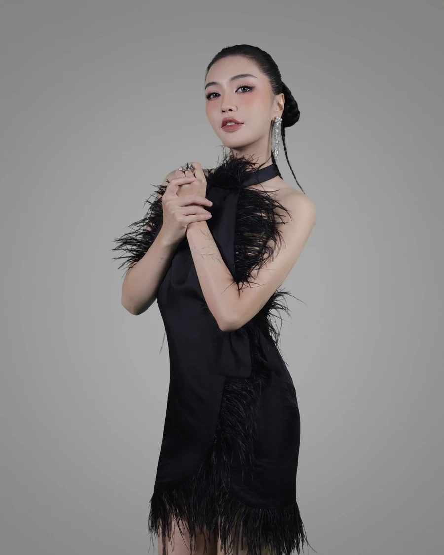 Nhạc dân ca Bích Phượng gợi lên vẻ đẹp mộc mạc, giản dị của làng quê Việt Nam.