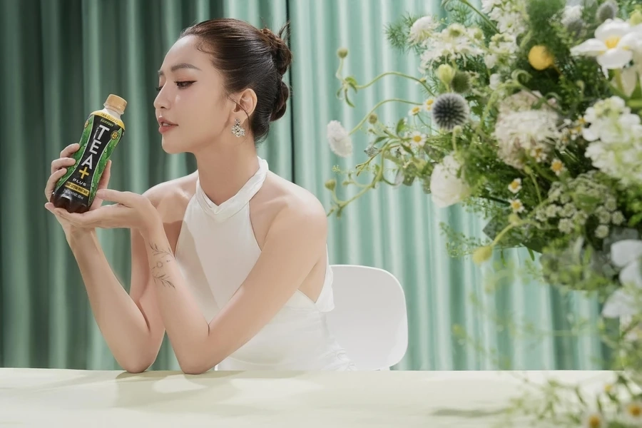 Nâng Chén Tiêu Sầu Bích Phương là bài hát mang đậm âm hưởng dân gian.