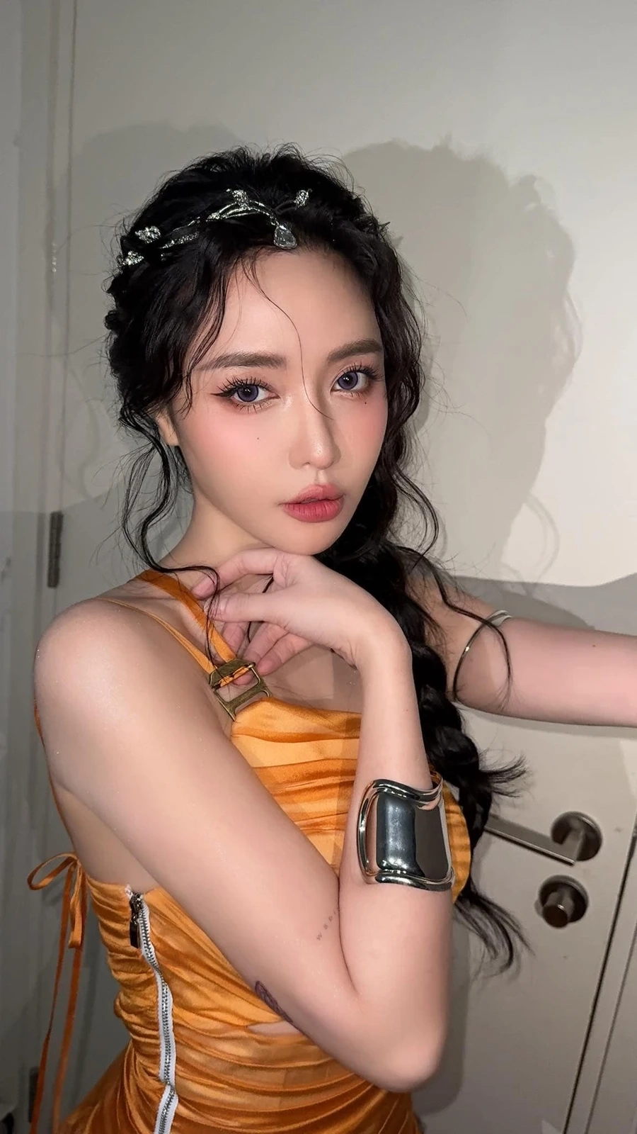 Bài hát Đi Đu Đưa Đi khuấy động không khí với giai điệu vui tươi, nhí nhảnh.