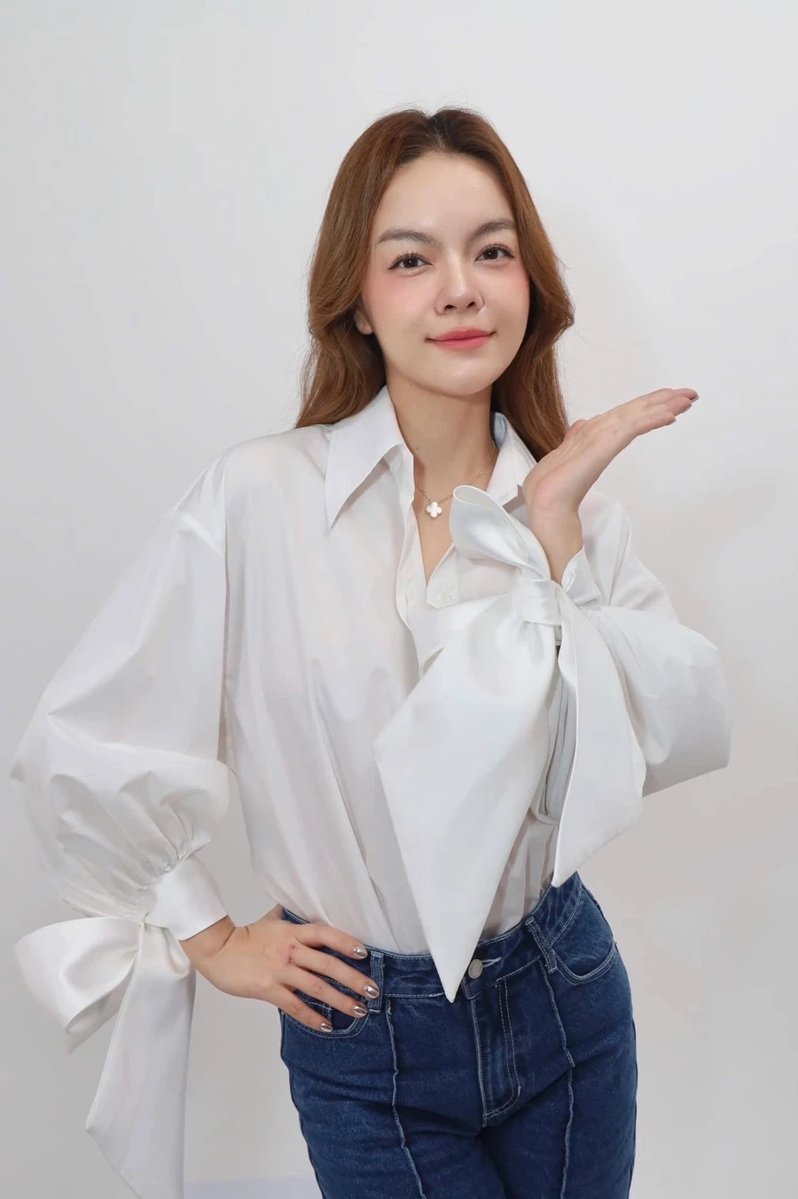 Nhạc Phạm Quỳnh Anh mang đến những bản nhạc nhẹ nhàng, đầy cảm xúc.