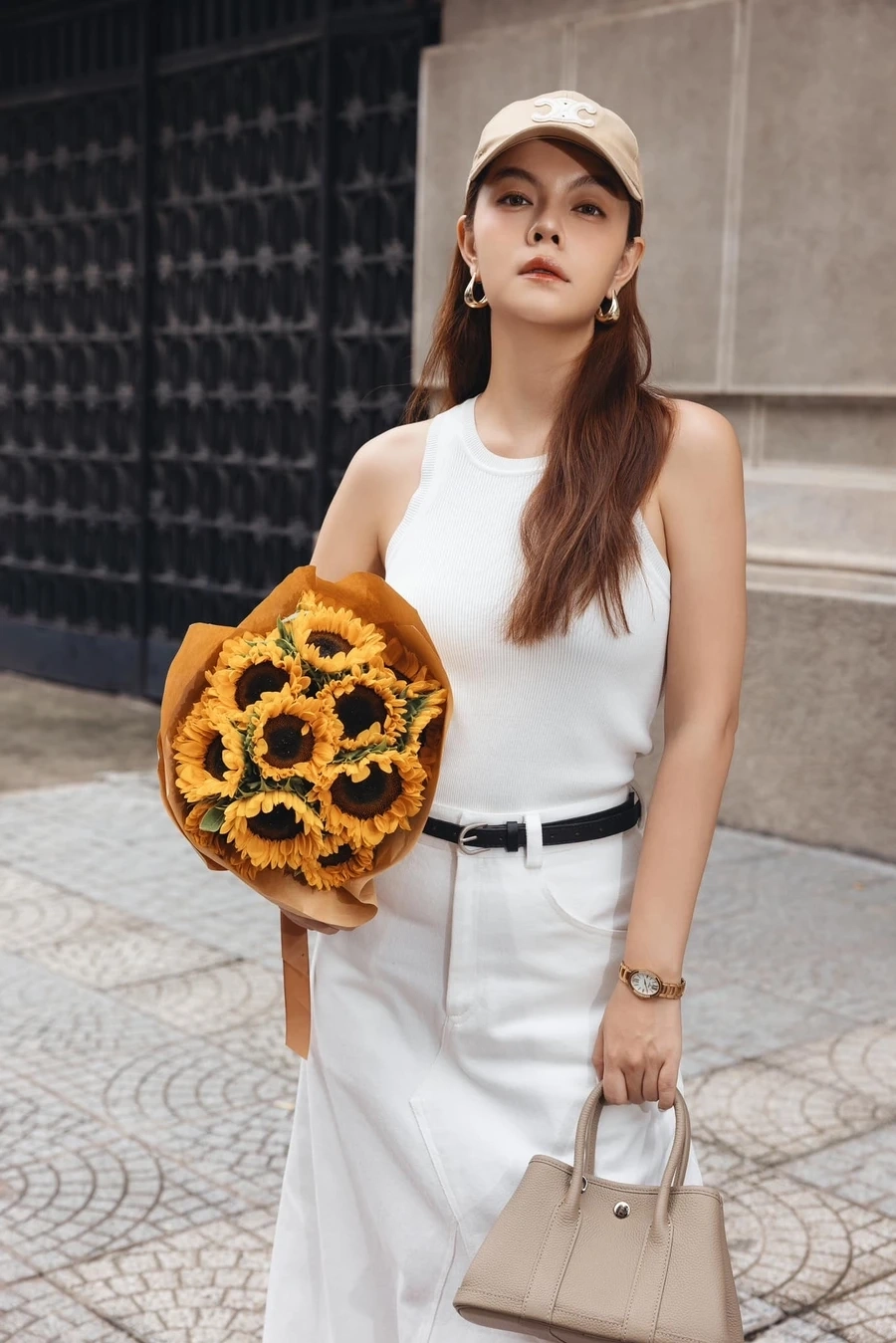 Ca sĩ Mai Quỳnh Anh chinh phục khán giả với giọng hát ấm áp và đầy cảm xúc.