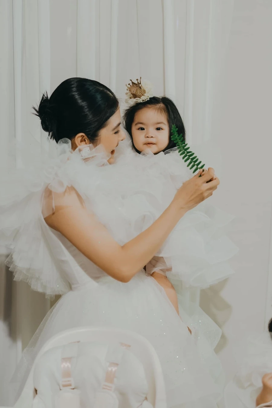 Chồng diễn viên Vân Trang là người đàn ông kiên cường, luôn yêu thương và chăm sóc gia đình.