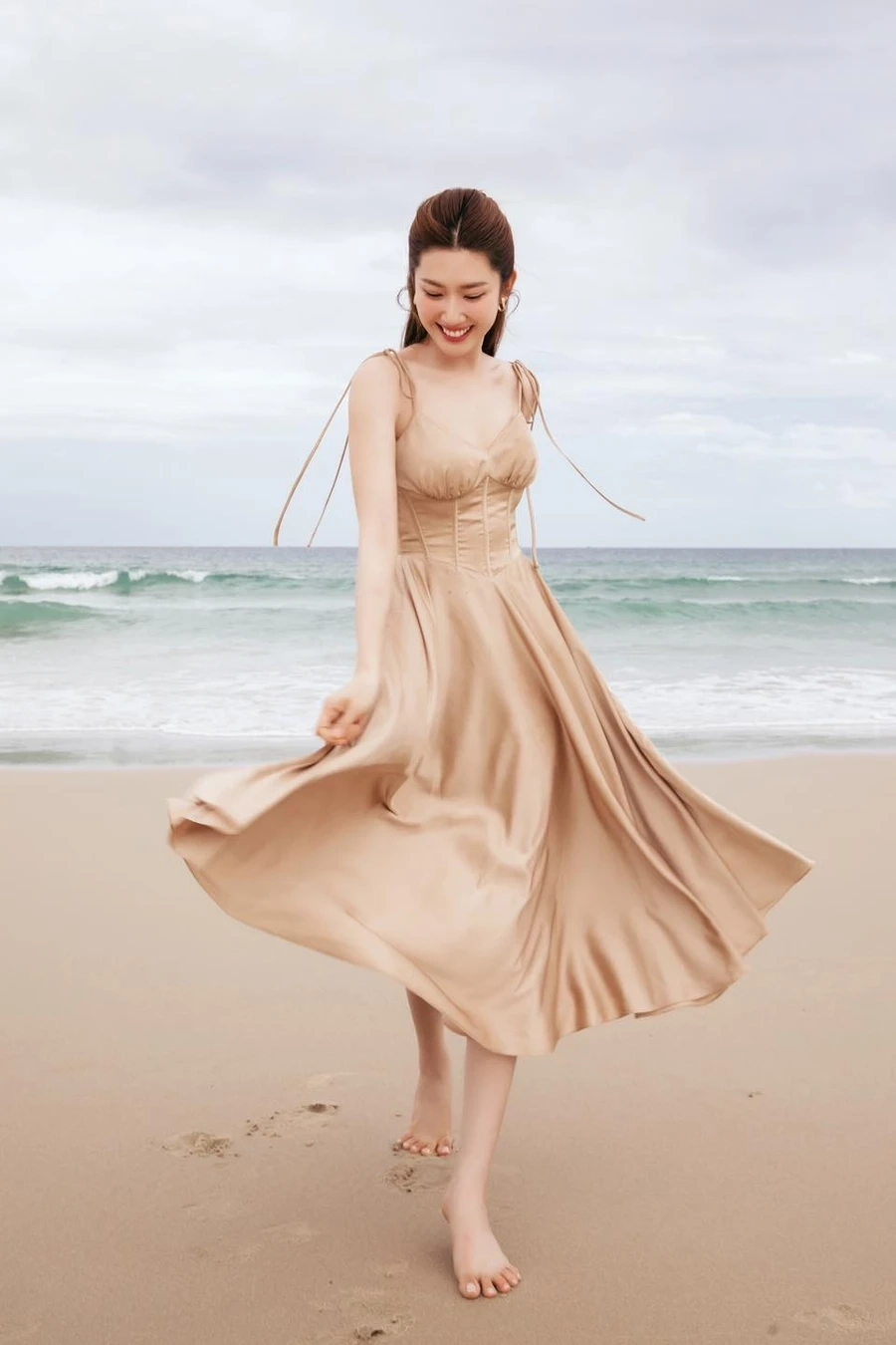 Ảnh bikini của Thúy Ngân khoe dáng đẹp tựa như người mẫu.