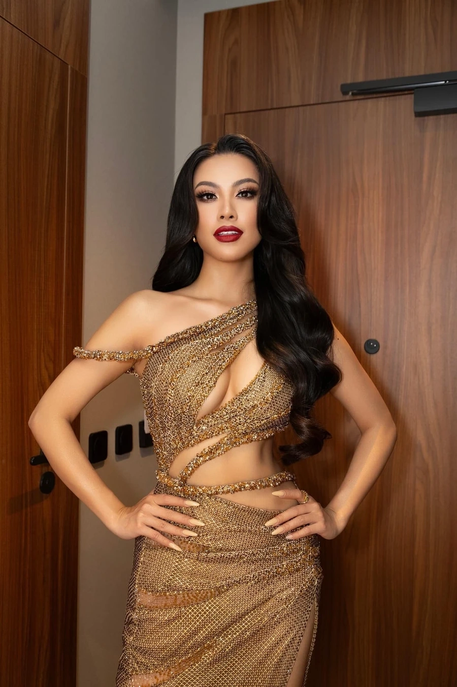 Hoa hậu hoàn vũ 2021 Kim Duyên khiến mọi ánh nhìn không thể rời.