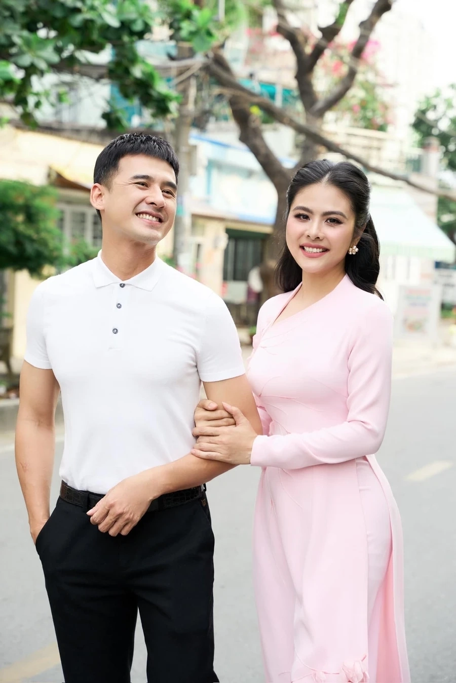Vân Trang và chồng là biểu tượng của một cặp đôi hạnh phúc và viên mãn trong làng giải trí.