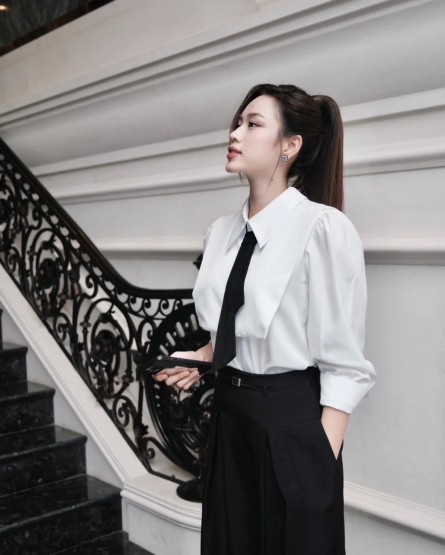 Đỗ Thị Hà áo tắm tạo nên ấn tượng mạnh mẽ trong những bộ bikini đầy gợi cảm.