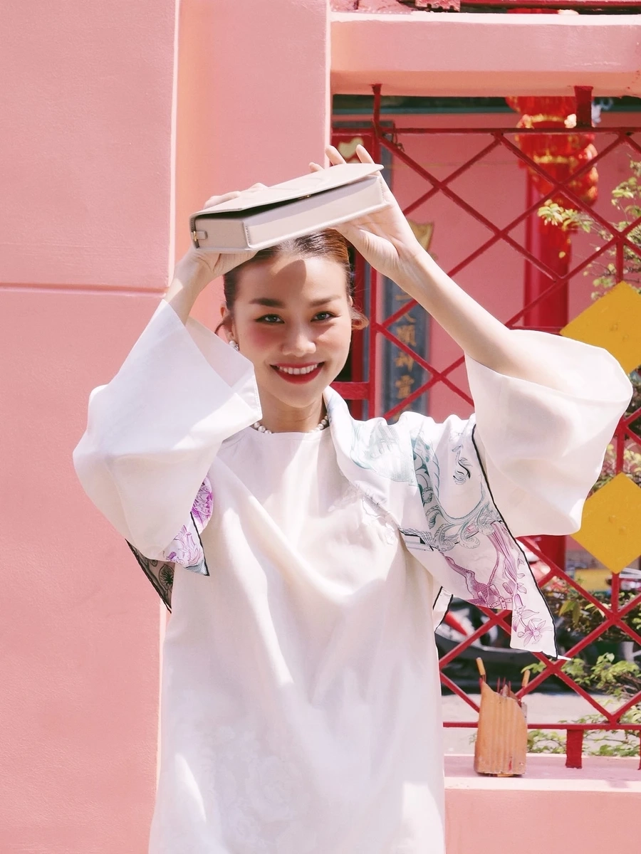 Minh Hằng Thanh Hằng là hai tên tuổi đình đám của showbiz Việt, luôn tạo dấu ấn mạnh mẽ.