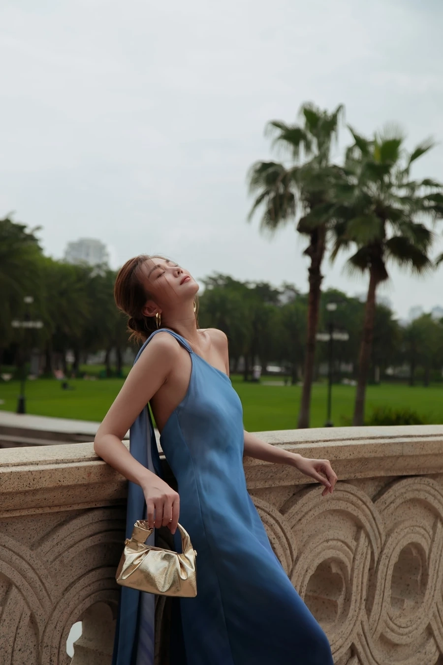 Facebook Thanh Hằng là nơi chia sẻ những khoảnh khắc đẹp và phong cách sống độc đáo.