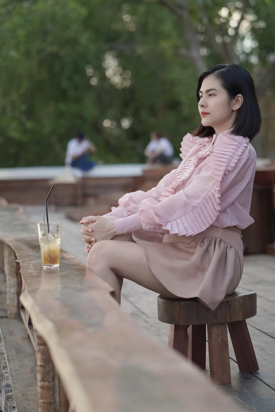 Diễn viên Vân Trang mặc bikini khoe vẻ đẹp tự nhiên và thanh thoát trong bộ trang phục biển.