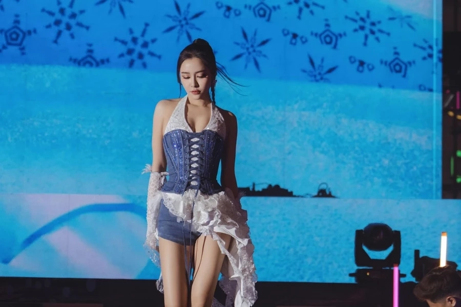 Bùa Yêu Bich Phuong MP3 là bản thu âm khiến ai cũng phải nghe đi nghe lại.