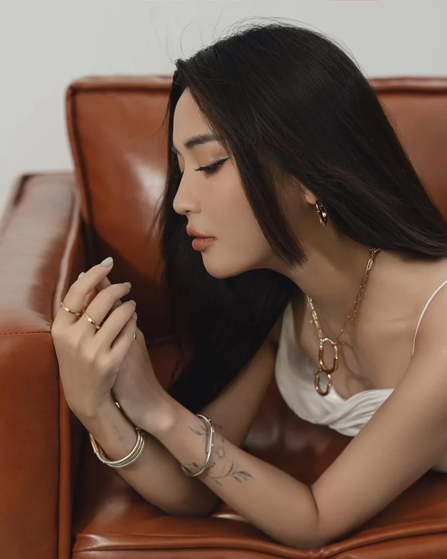 Nhạc của Bích Phương luôn khiến người nghe chìm đắm trong những giai điệu nhẹ nhàng.