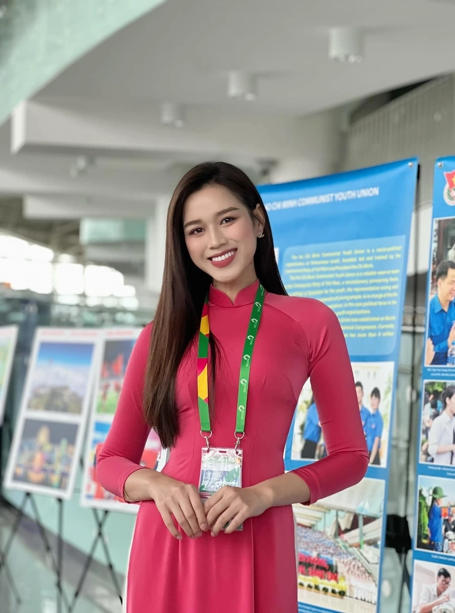 Hoa hậu Đỗ Thị Hà bikini khoe trọn thân hình nóng bỏng, đầy sức sống.