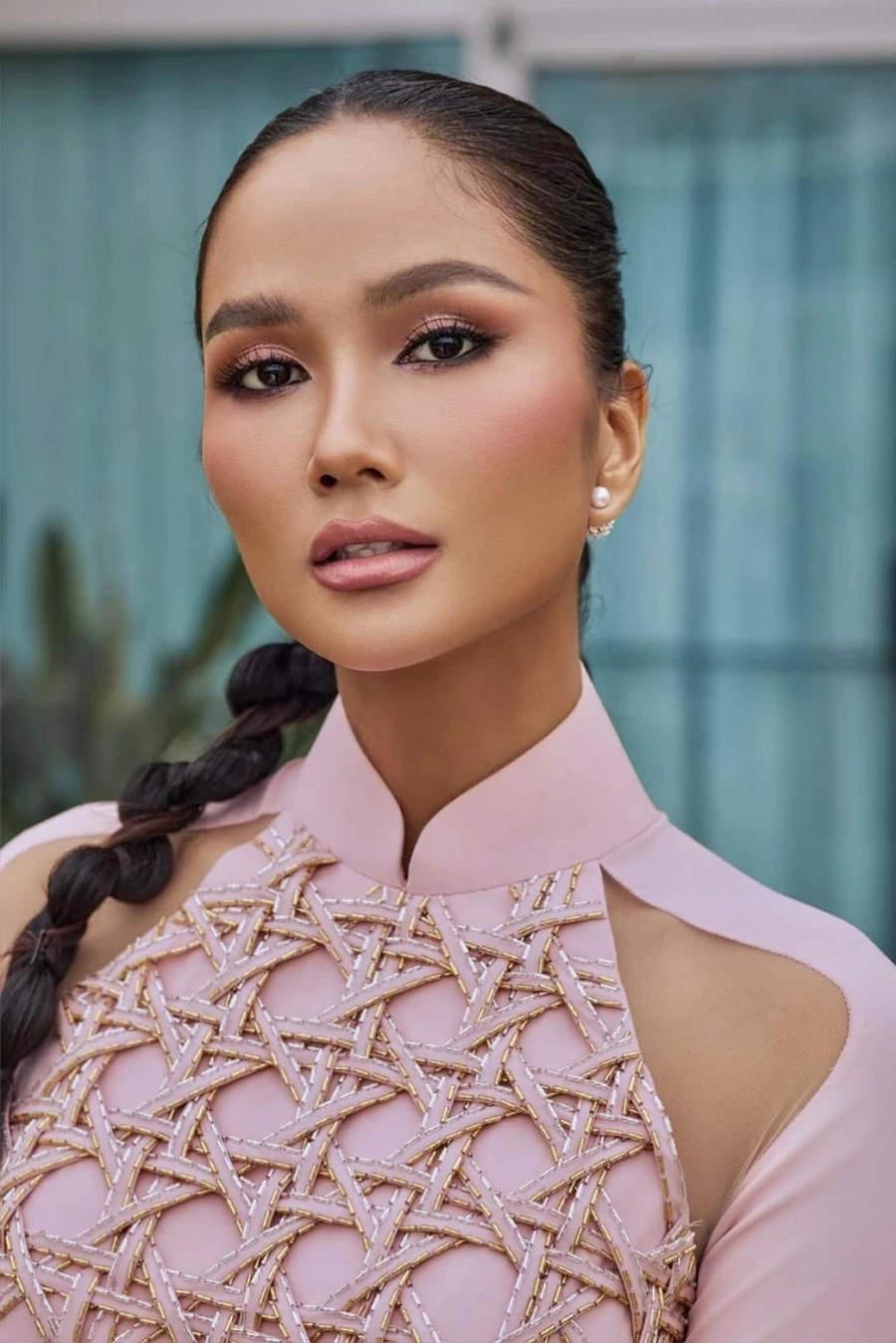 H Hen Nie xoay váy tại Miss Universe gây ấn tượng mạnh mẽ.