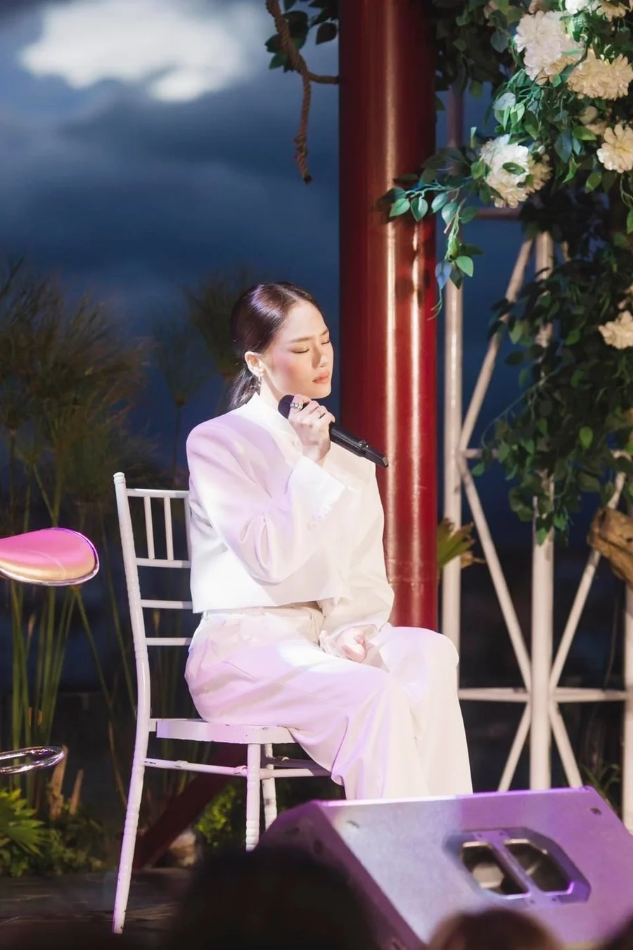 Miu Lê livestream mang đến cho fan những khoảnh khắc giao lưu gần gũi và thú vị.