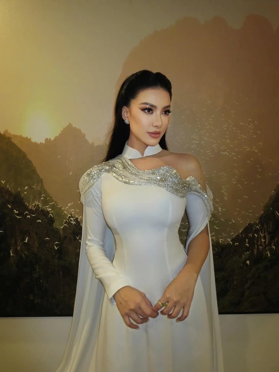 Kim Duyên tiền định là người mẫu và hoa hậu tài năng có ảnh hưởng lớn.