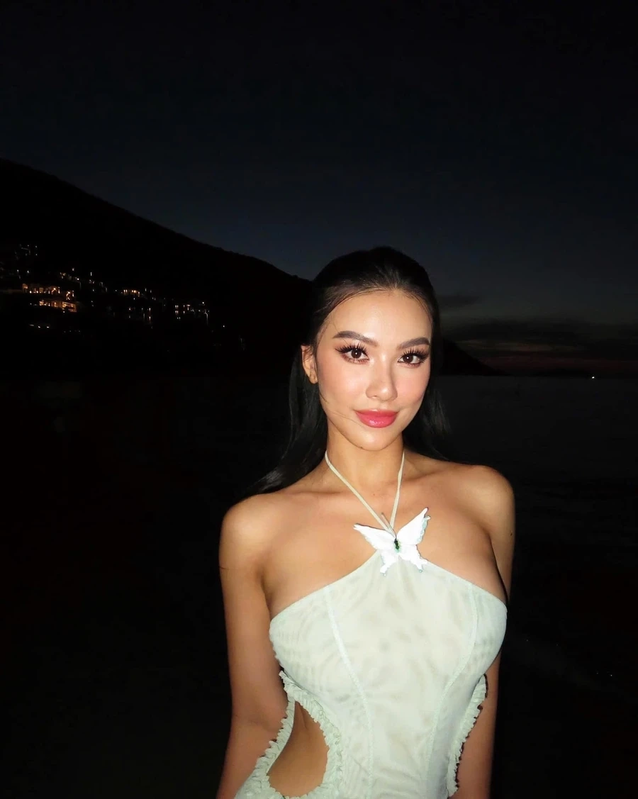 Nguyễn Kim Duyên là gương mặt sáng giá trong làng giải trí và nhan sắc.