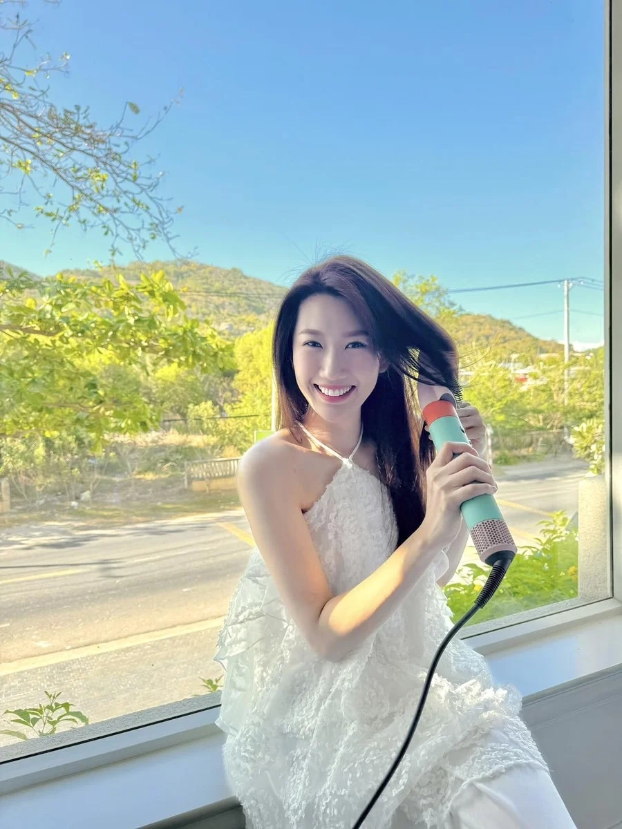 Người mẫu Thúy Ngân nổi bật với chiều cao lý tưởng và vóc dáng hoàn hảo.