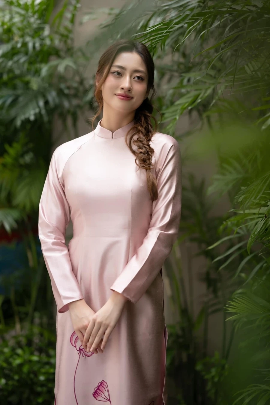 Lương Thùy Linh hoa hậu không chỉ xinh đẹp mà còn rất thông minh và tài năng.