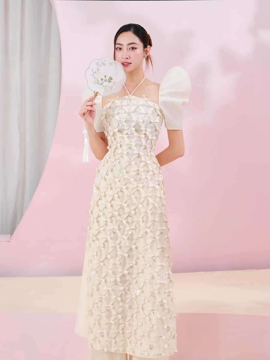 Hoa hậu Đỗ Mỹ Linh và Lương Thùy Linh là hai nàng hậu luôn đồng hành và hỗ trợ nhau.