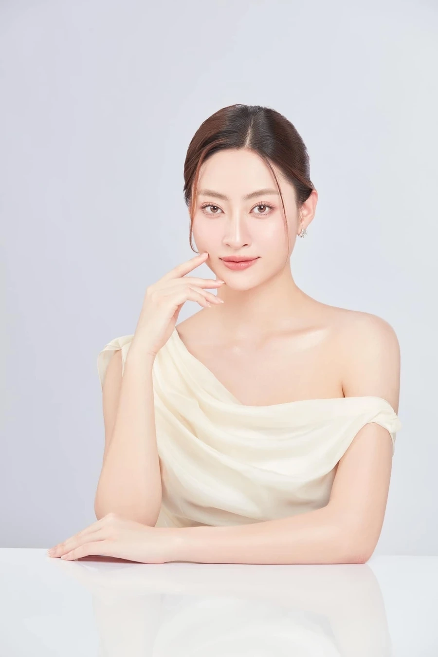 HH Lương Thùy Linh là tên gọi quen thuộc gắn liền với hình ảnh của một hoa hậu tài sắc vẹn toàn.