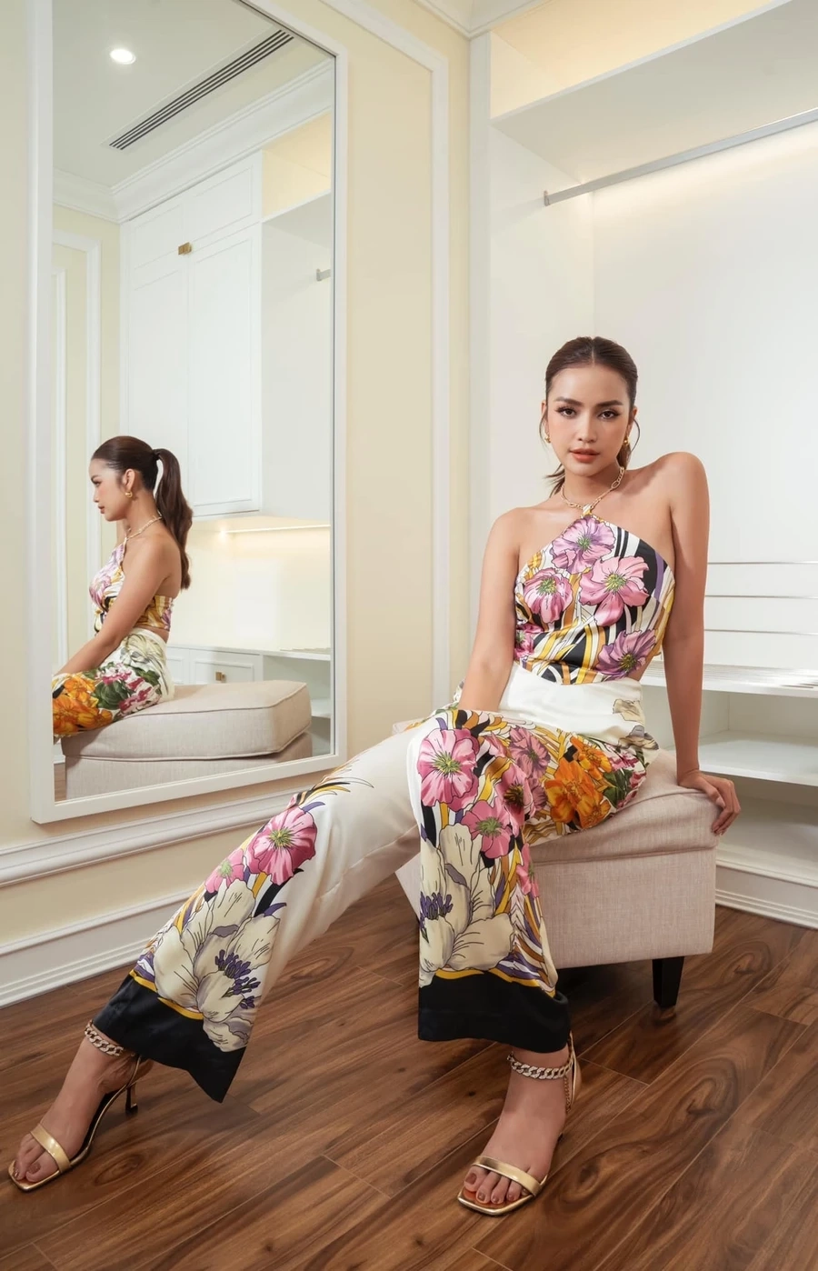 Áo dài Miss Universe 2022 của Ngọc Châu gây chú ý với vẻ đẹp tinh tế và duyên dáng.