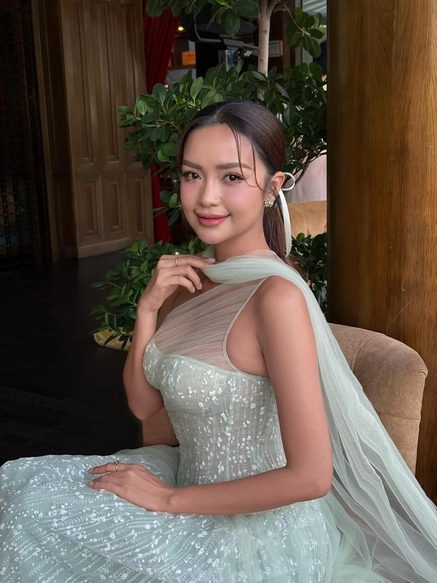 Ngoc Châu Hoa hậu là niềm tự hào của Việt Nam với tài năng và sắc đẹp vượt trội.