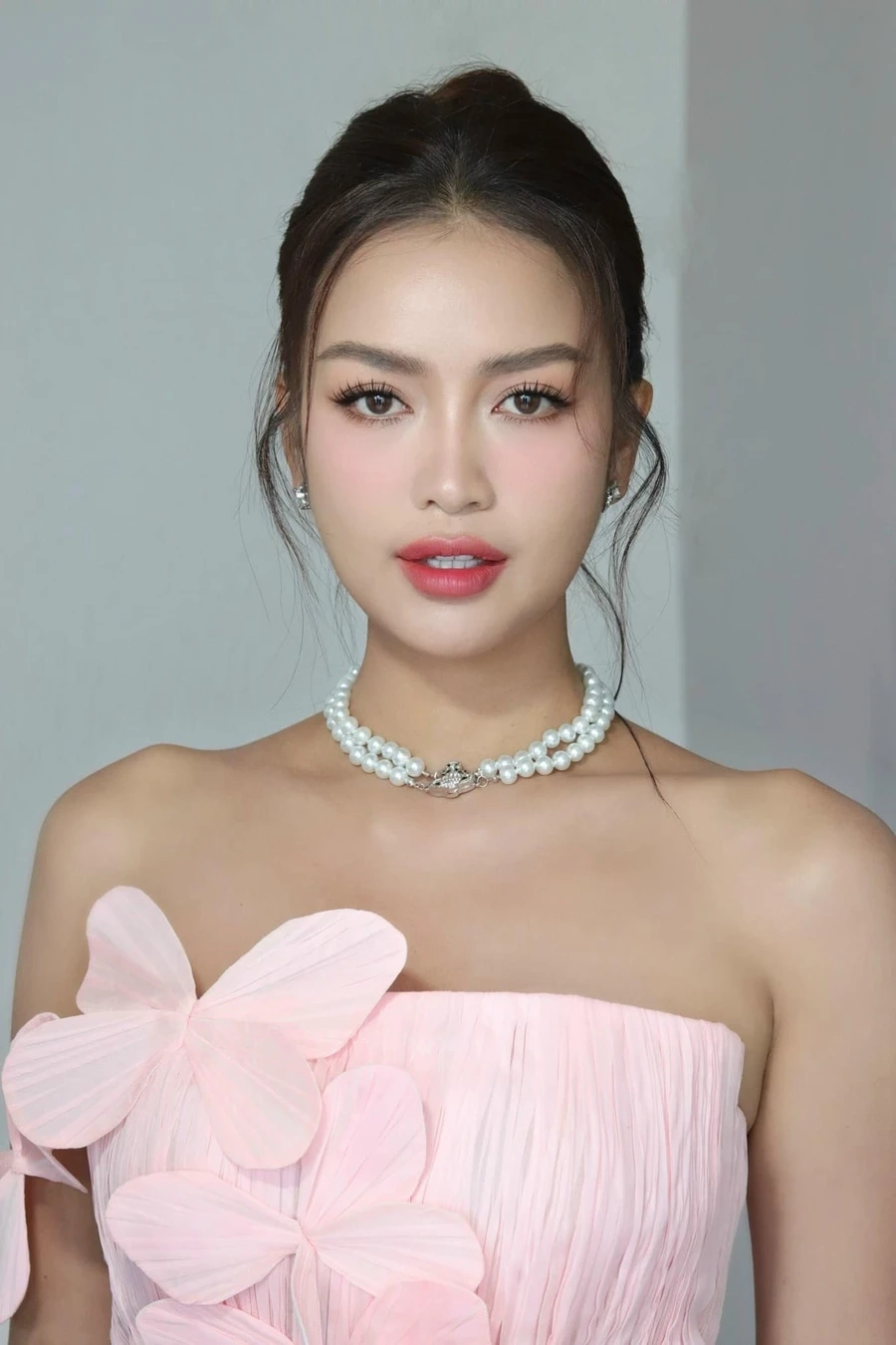 Hậu Ngọc Châu là người đẹp đầy tài năng và luôn ghi dấu ấn mạnh mẽ trong lòng công chúng.