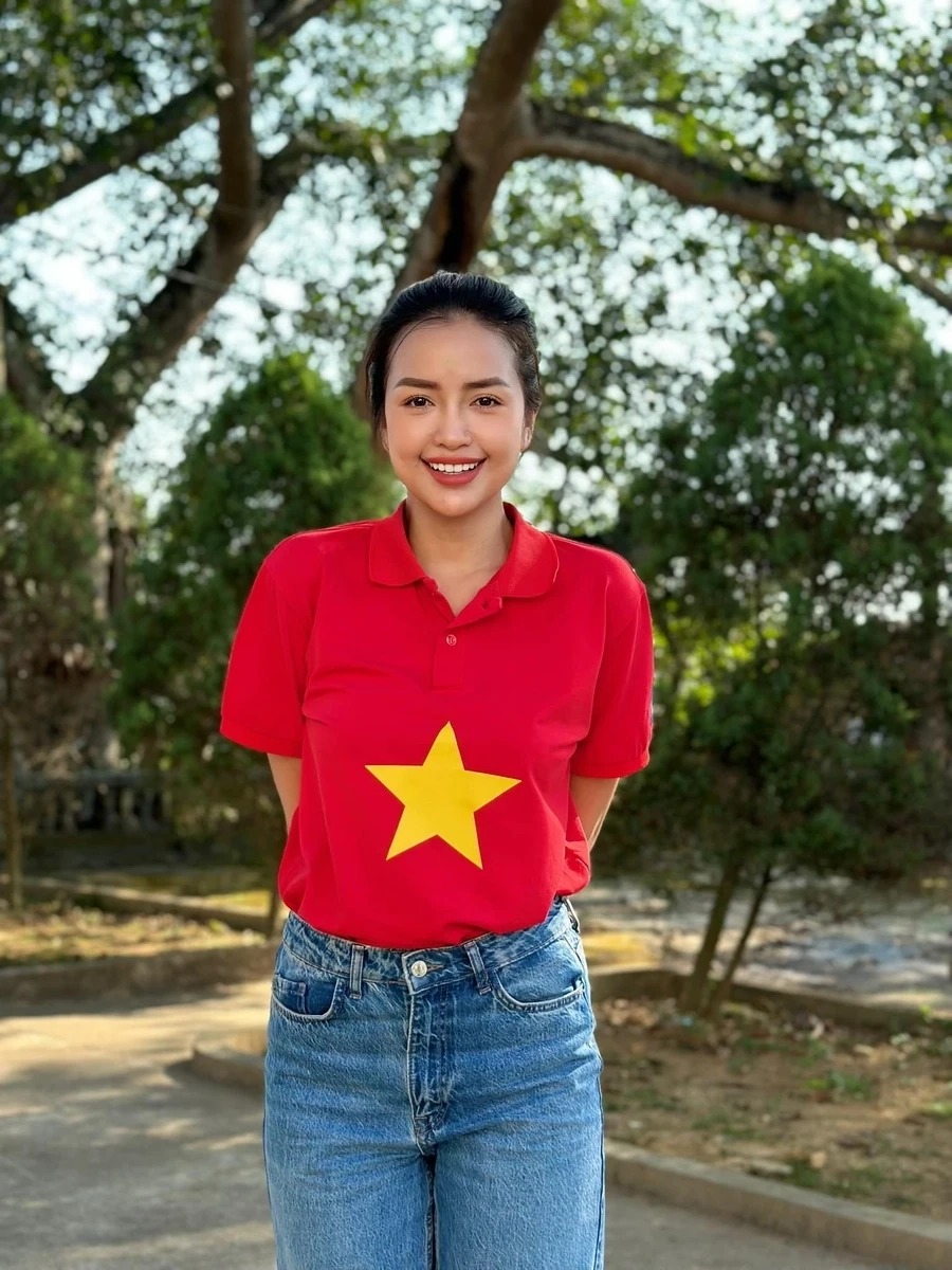 Vương miện Ngọc Châu là phần thưởng xứng đáng cho những nỗ lực không ngừng của cô.
