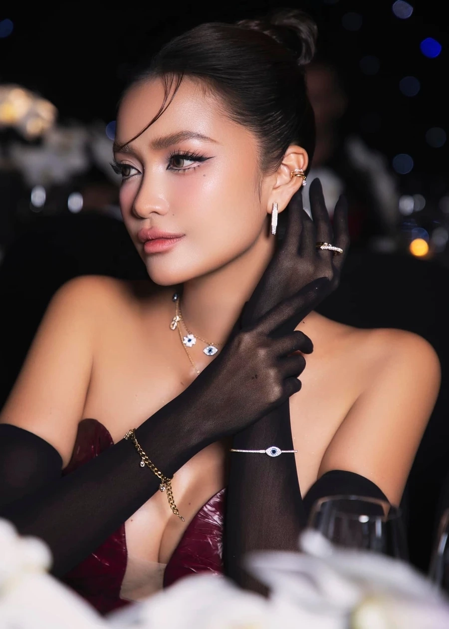 Ngọc Châu thi Hoa hậu Hoàn Vũ mang đến một màn trình diễn ấn tượng và đầy tự tin.