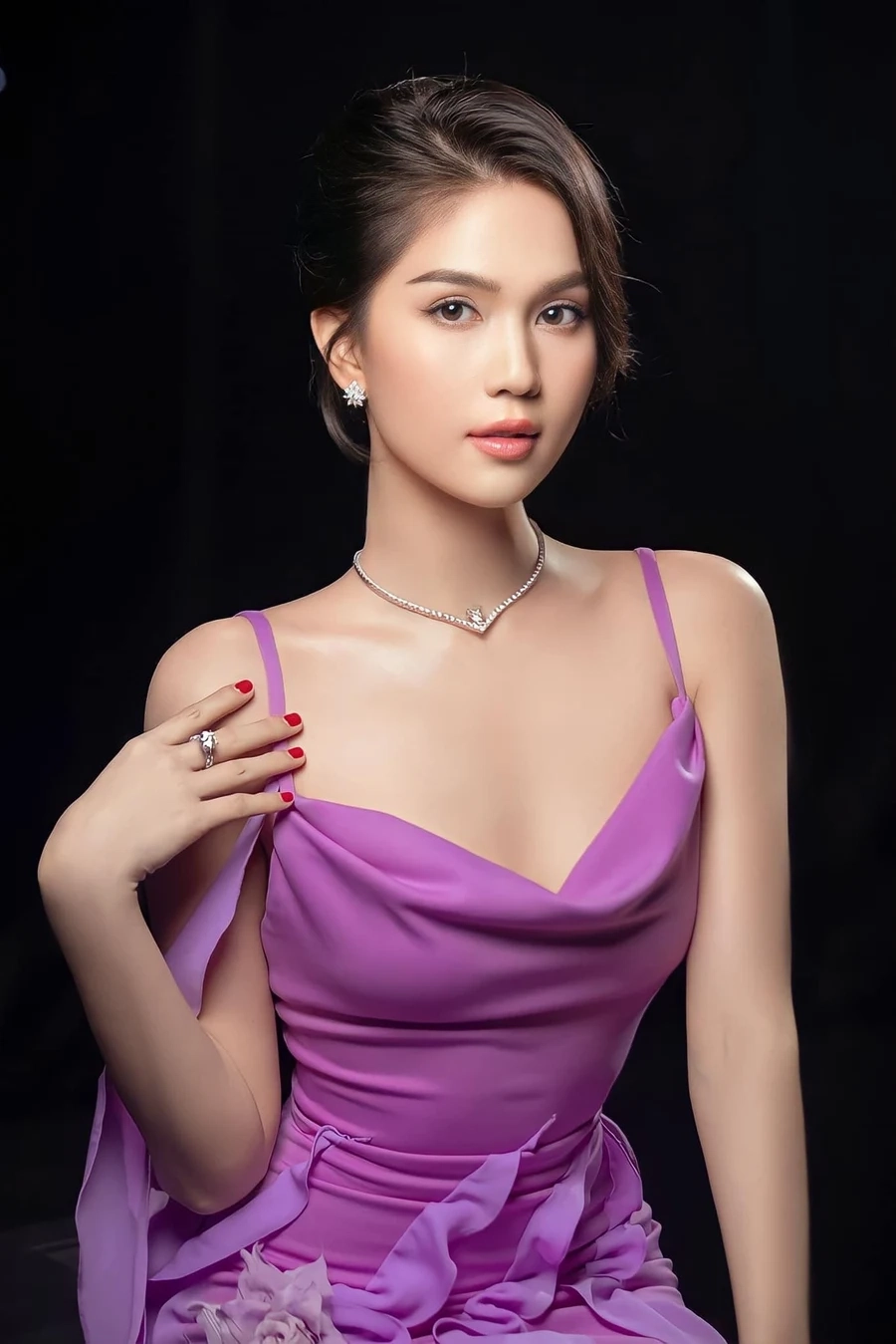Ngọc Trinh khoe nội y tinh tế với thiết kế đầy ấn tượng.