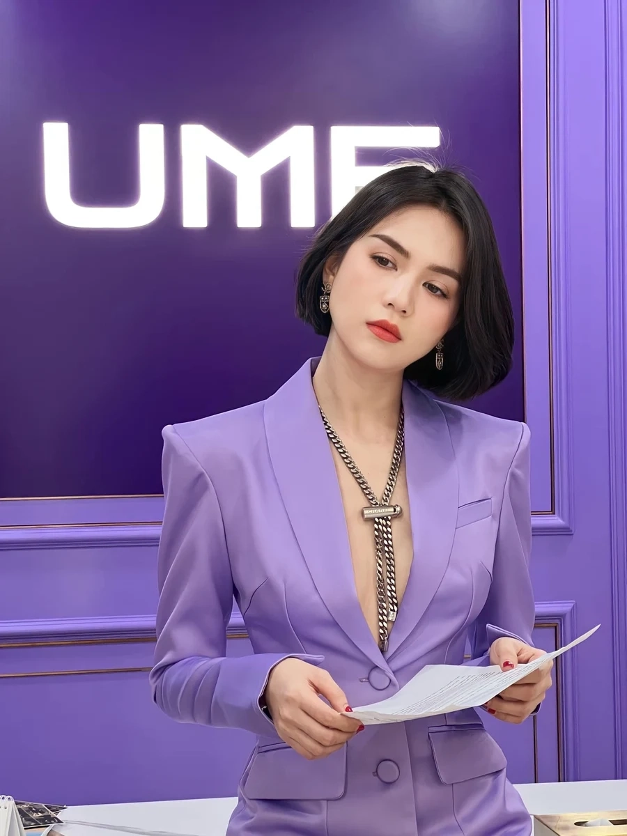 Nội y Ngọc Trinh ngày xưa vẫn giữ được sự hấp dẫn tự nhiên.