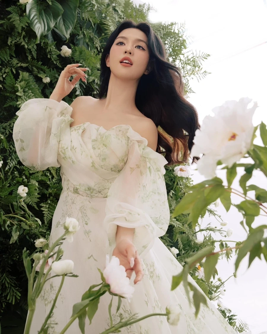 Ngoc Trinh Hoang Kieu để lại dấu ấn với chuyện tình ồn ào.