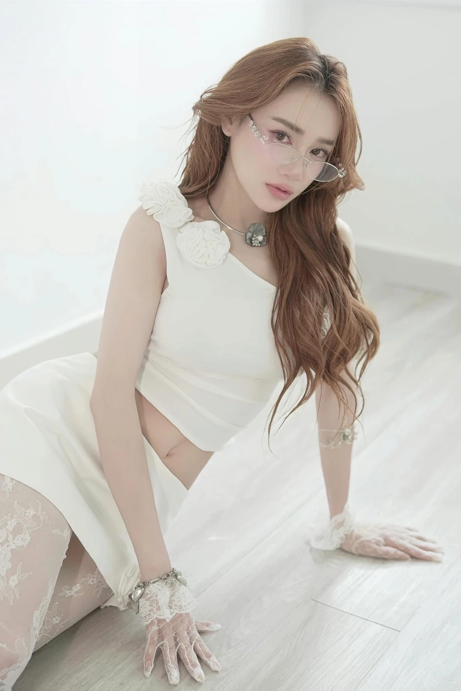 Hoàng Oanh Nhã Phương là những người bạn đồng nghiệp luôn ủng hộ nhau trong mọi dự án.