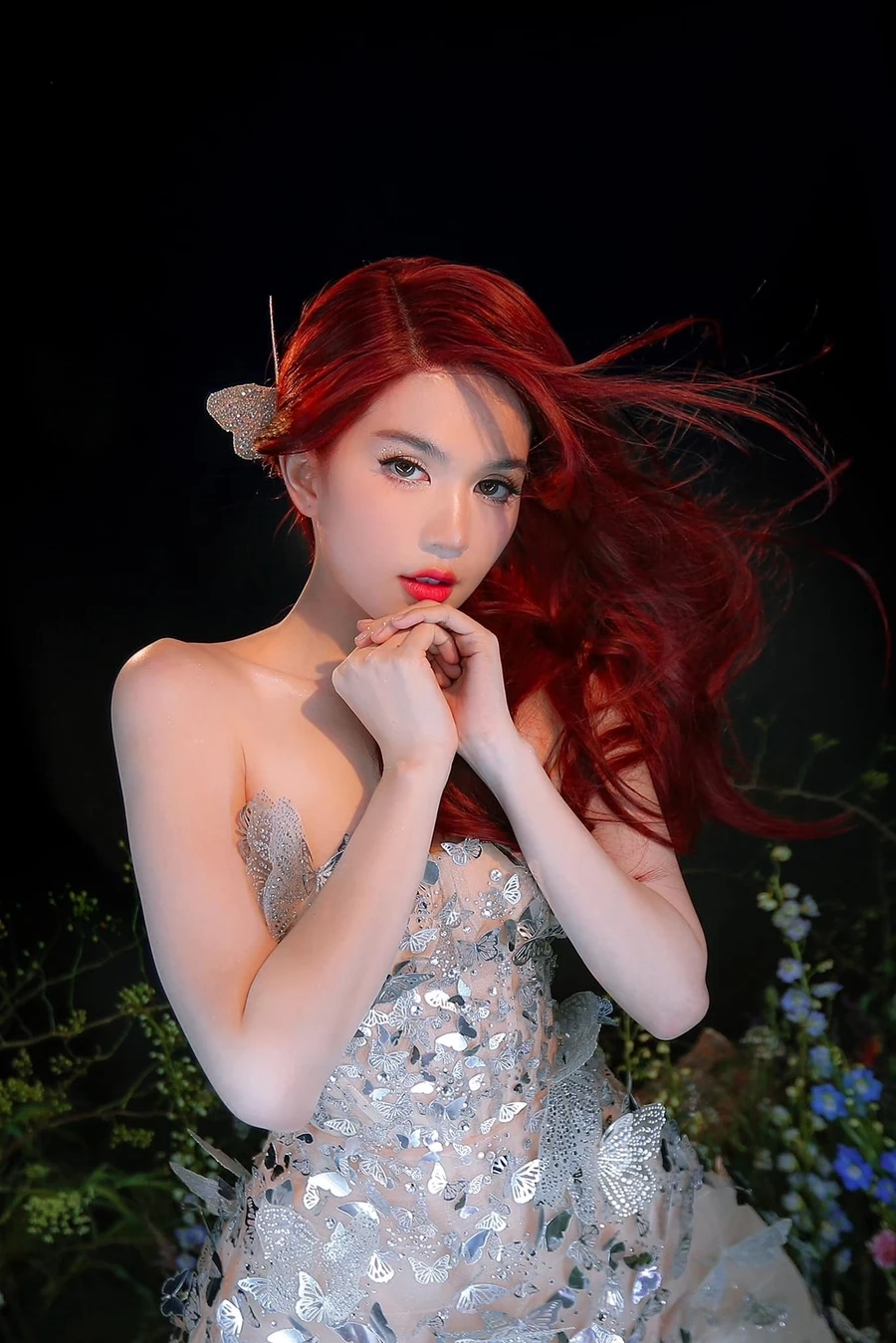 Ngọc Trinh ko che tạo nên nhiều tranh cãi nhưng vẫn đầy cuốn hút.