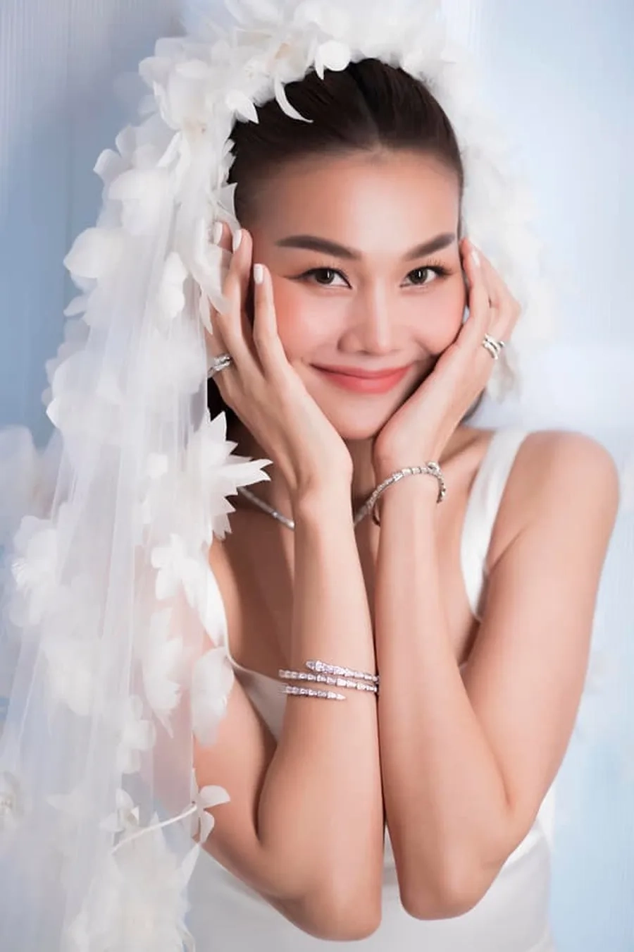 Thanh Hằng người mẫu nổi bật với vẻ đẹp cuốn hút và tài năng xuất sắc trong làng mốt.