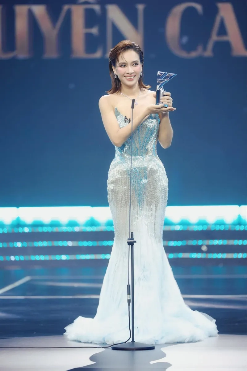 Nghe ca sĩ Ái Phương với giọng hát truyền cảm chạm trái tim