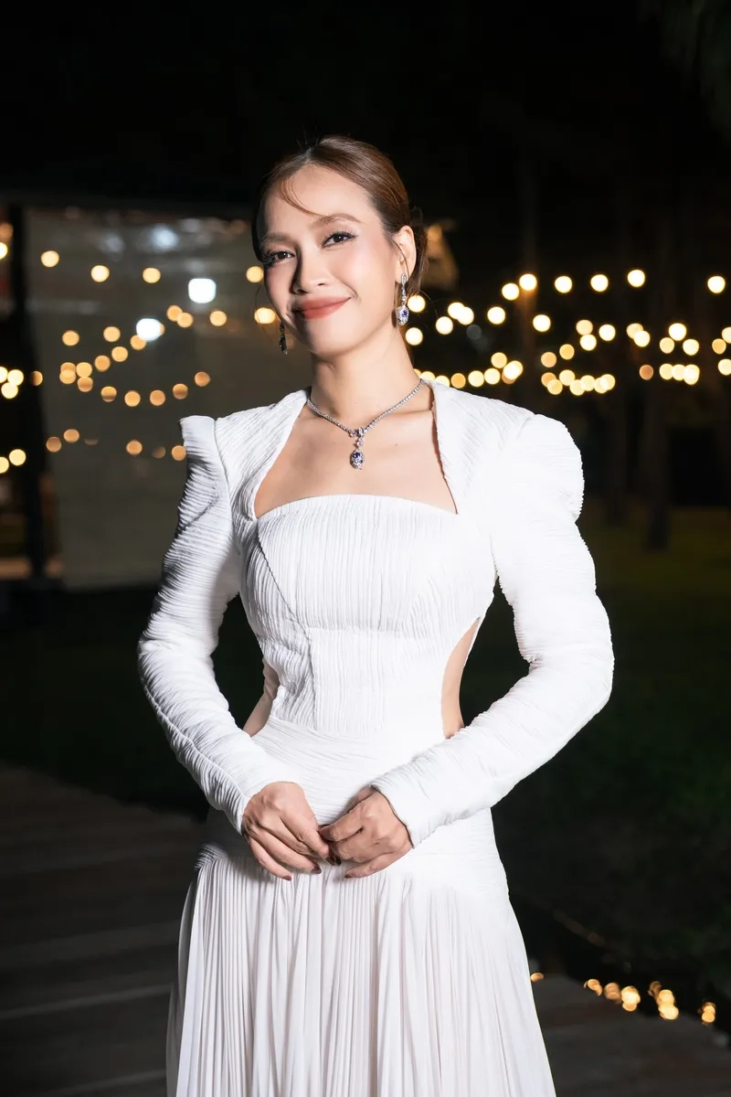 Nghe nhạc Ái Phương để đắm chìm trong giai điệu pop ballad