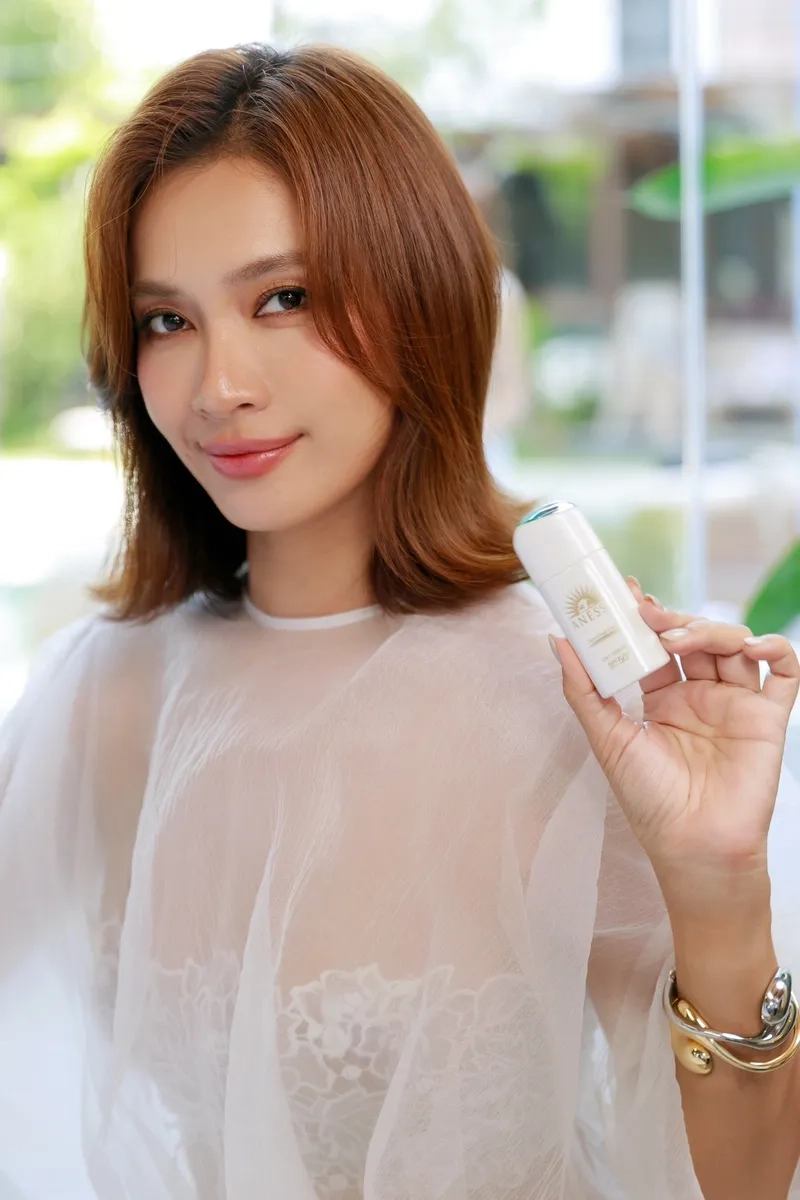 Ái Phương chiều cao nổi bật với vóc dáng siêu mẫu chuẩn chỉnh