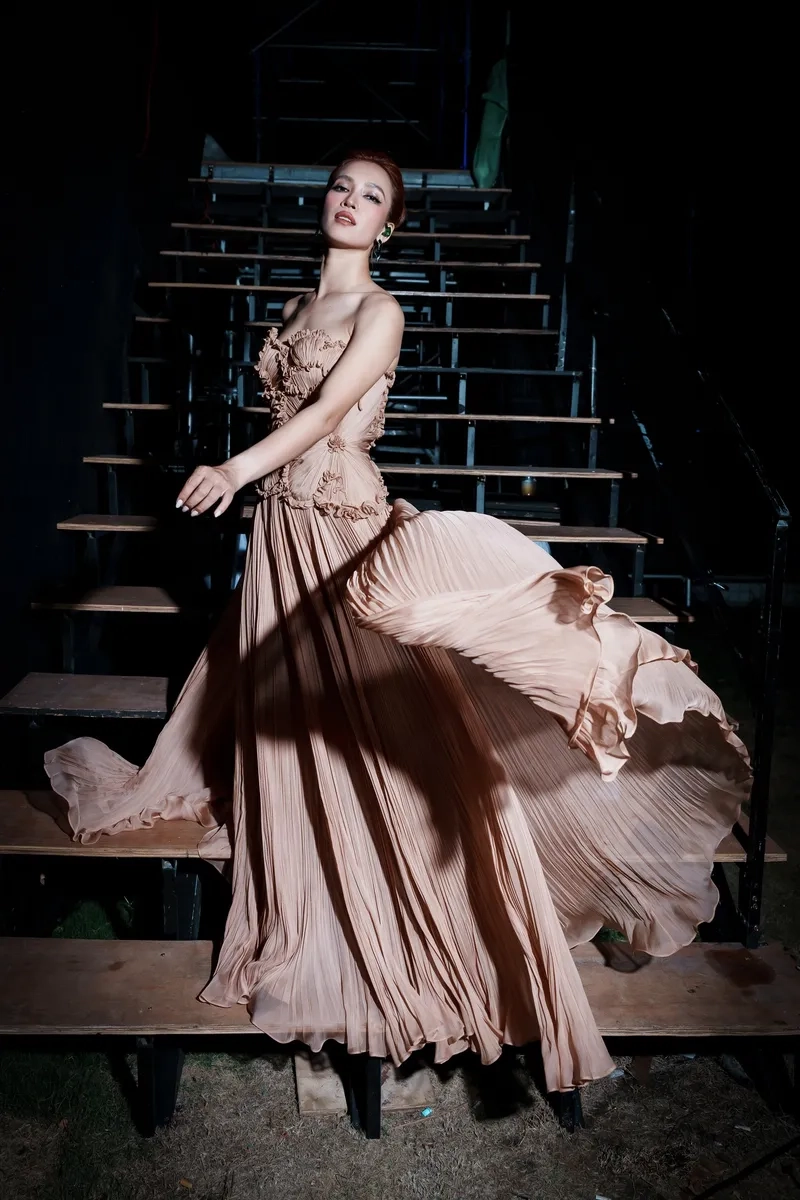 Ái Phương người mẫu với thần thái nổi bật trên sàn runway