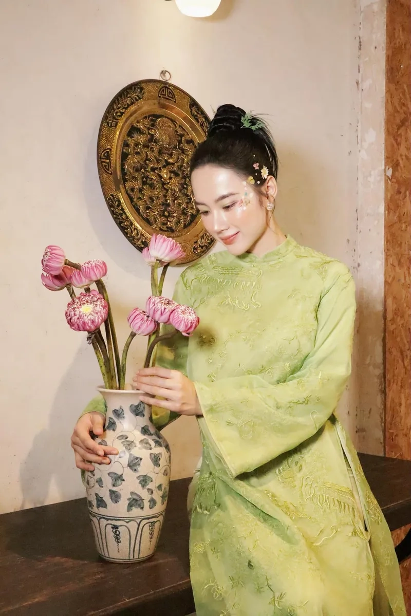 Khám phá tiểu sử Angela Phương Trinh từ sao nhí đến ngôi sao