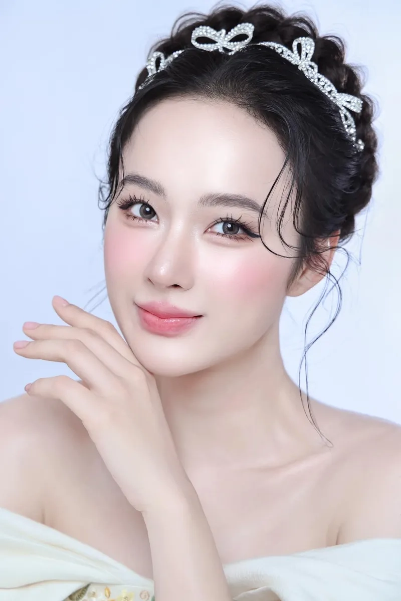 Khám phá phim của Angela Phương Trinh với vai diễn để đời