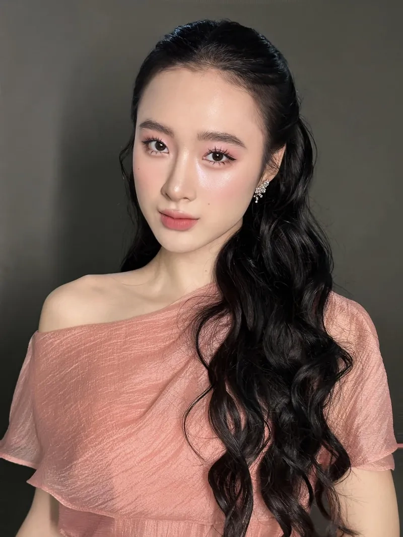 Khám phá Angela Phương Trinh cao bao nhiêu với chiều cao 1m69