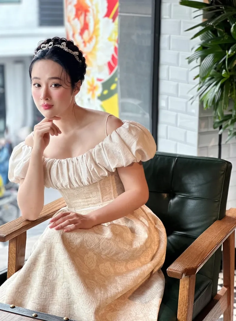 Nghe các bài hát trong Angela Phương Trinh từ thời lấn sân ca hát