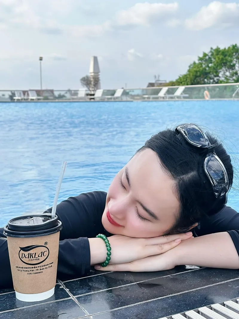 Tải hình Angela Phương Trinh để ngắm phong cách thời thượng